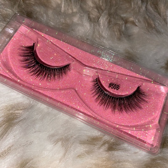 Lashes - Picture 9 of 10